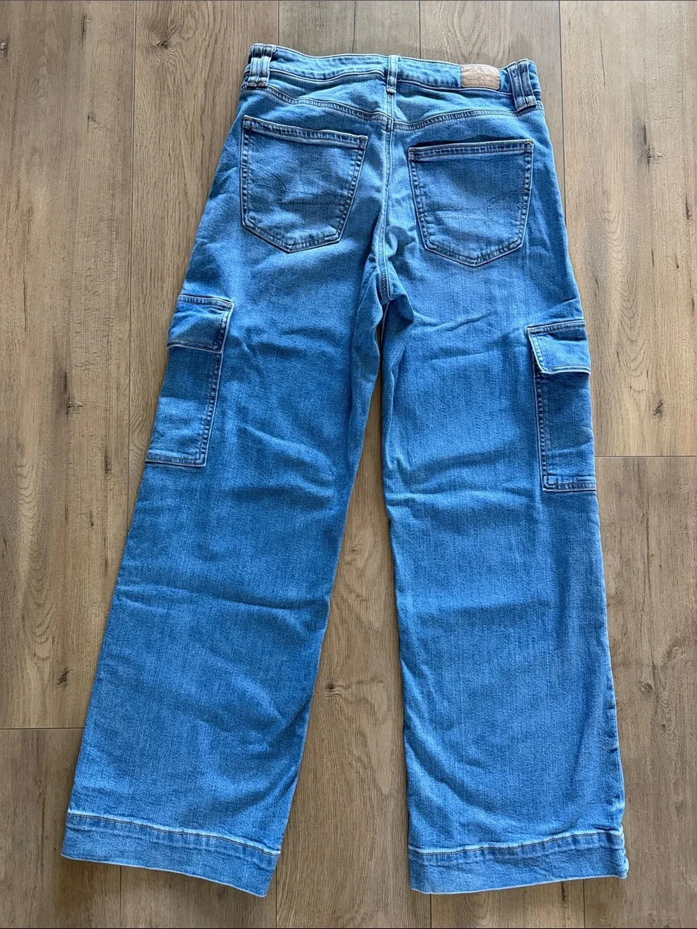 American Eagle Women Super High Rise Baggy Wide Leg Cargo Blue Jeans Size 8 EUC - Picture 3 of 8